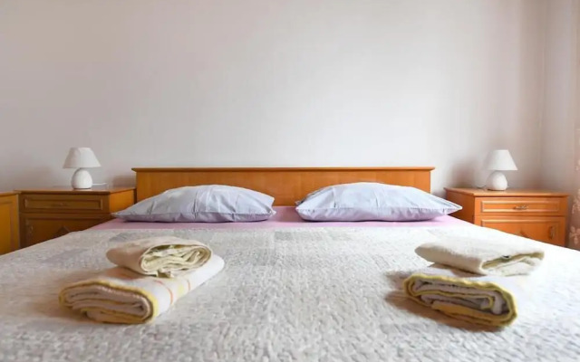 Spacious Ground Floor Apartment Primavera