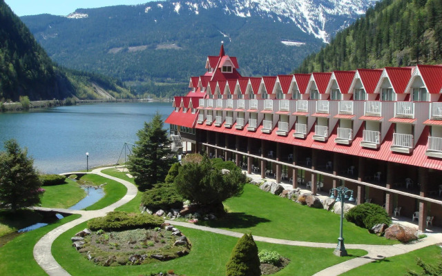 Three Valley Lake Chateau