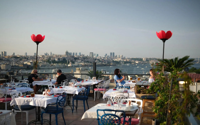 Raymond Blue Hotel