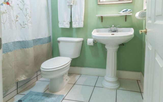 Equinox Inn at Canyon Lake