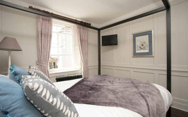 Medieval Town House - Walled Garden Sleeps 8