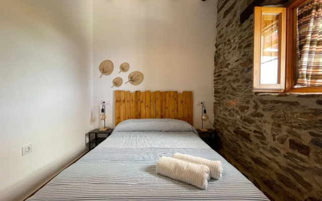 Two Houses With Shared Pool Chillout and see Views