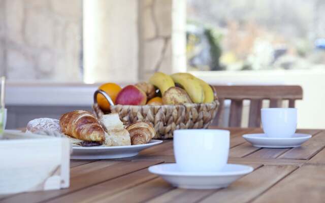 Rustic Stone House Bajeli with Jacuzzi