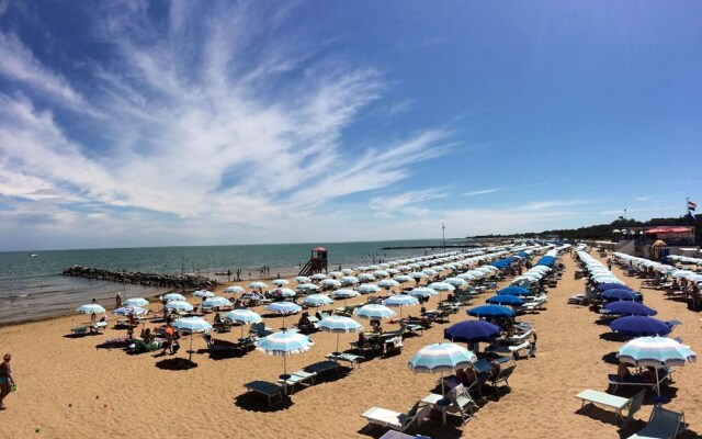 Elegant Villa a few Meters From the Beach