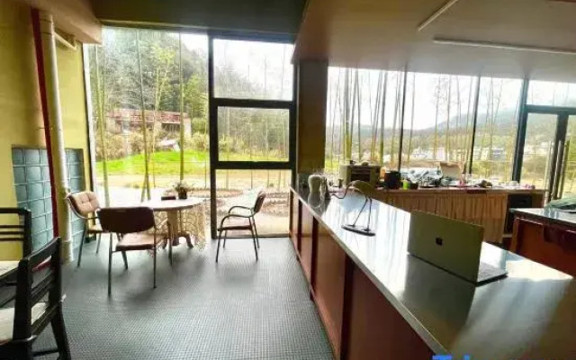 Three logy cafe&craft