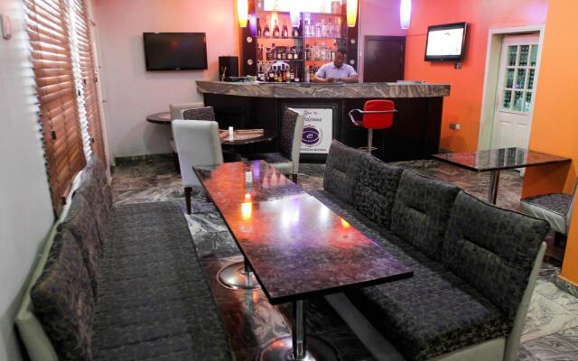 Crownedge Hotel