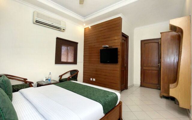 OYO 990 Hotel Paradise