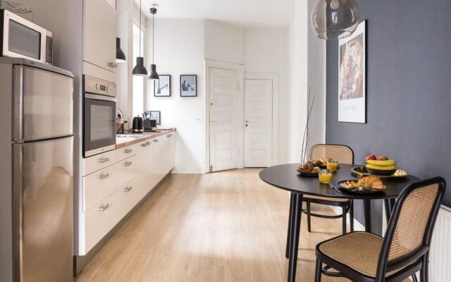 102M apt. Heart of copenhagen · 100M to the metro