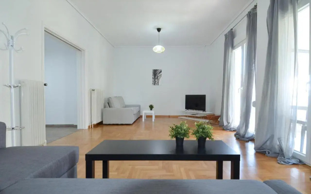 A spacious minimal apatment at Chalandri