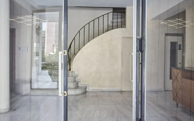 Chic n Bright 3Bd Apt with Hilton View