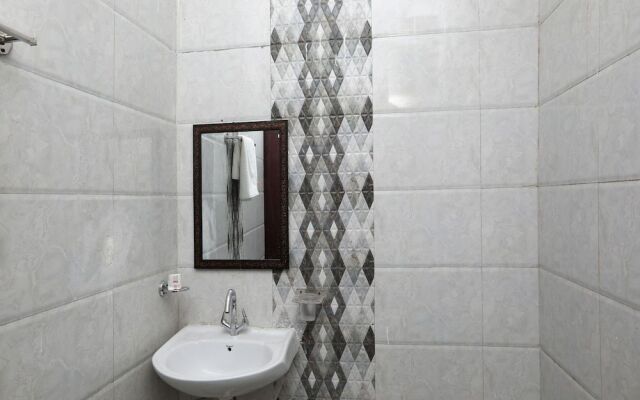OYO 36700 Moonlight Residency