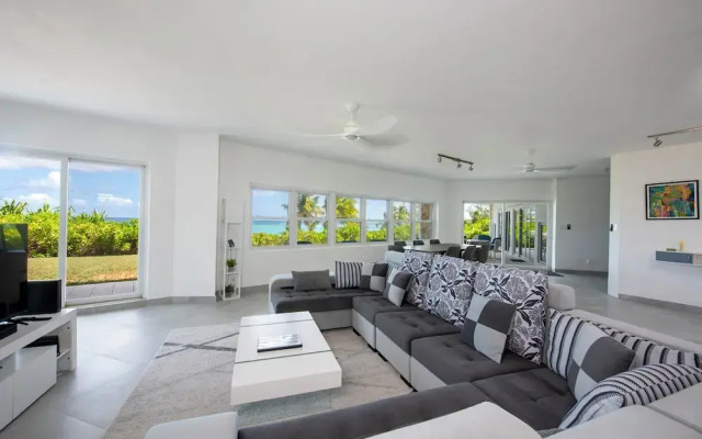 Caribbean Dream: Secluded Villa With Private Beachfront