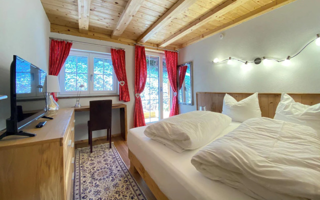 Chalet Salzburg, Dienten