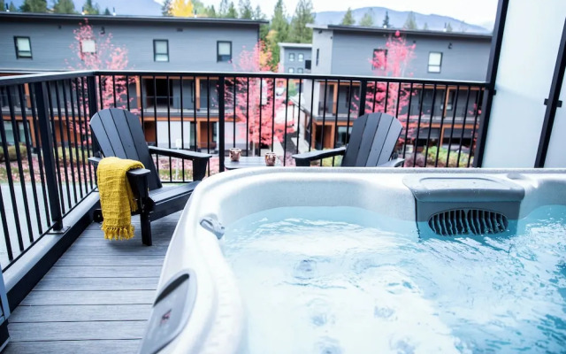 Cedar and Loam by Revelstoke Vacations