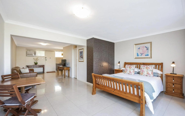 Studio 3 - ground floor Fremantle apartment