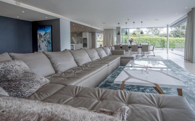 Bryn House - Luxurious 5 Bedroom Holiday Home - Penmaen