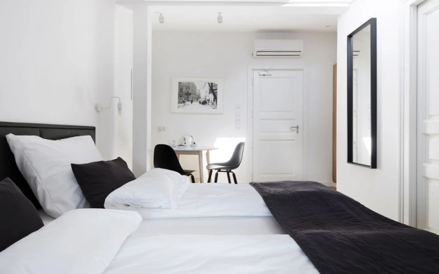 1891 Aparthotel Attic