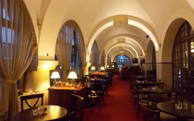 Elafos Hotel