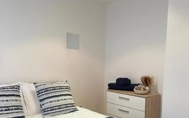 Leeds Apt - Hottub - Sleeps 6 - Special Occasions