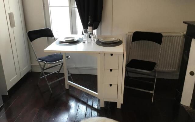 Le Romantic centre 400m gare wifi linge de pressing