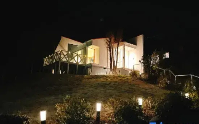 Sunlit Villa Izu