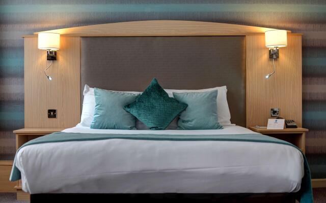 Cresta Court Hotel
