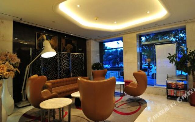 Boytws Hotel (Zhumadian High Speed Railway CBD Wenming Road)