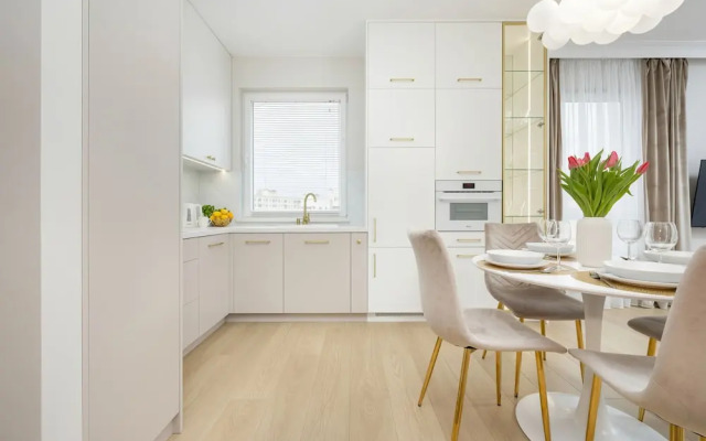 Stylish Apartment 7th Floor by Renters