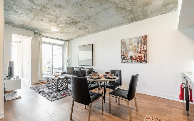 Stunning New 1BR Suite Trendy Queen West