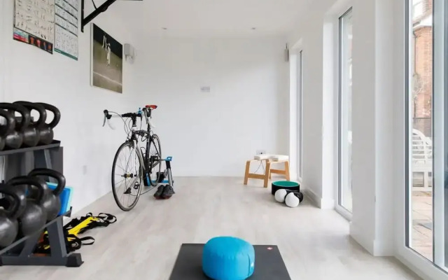 Amazing 5 BR Country Home Pool Gym Yoga Studio