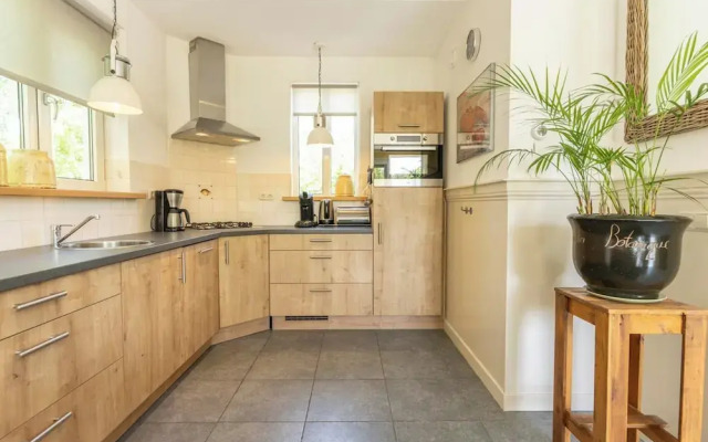 Pretty Holiday Home With Garden