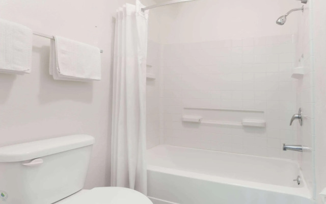 Days Inn by Wyndham Westley