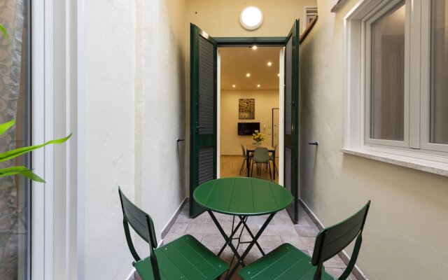 Mercato Contemporary Apartment by Mmega