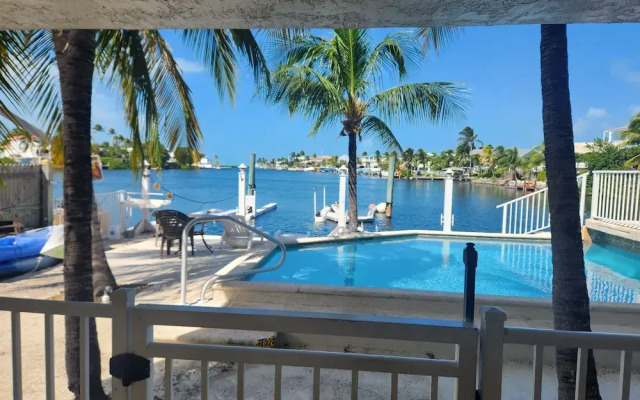 Palm Tree Cove Resort