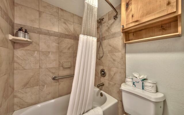 207 Lakeland - 1 Br Condo