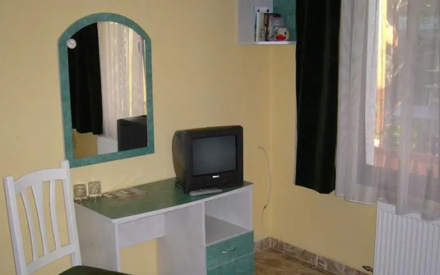 Guest House With The Wooden Plough