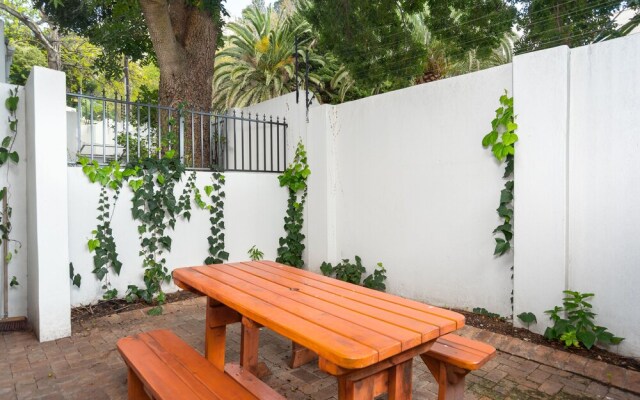 Courtyard on Higgo 6