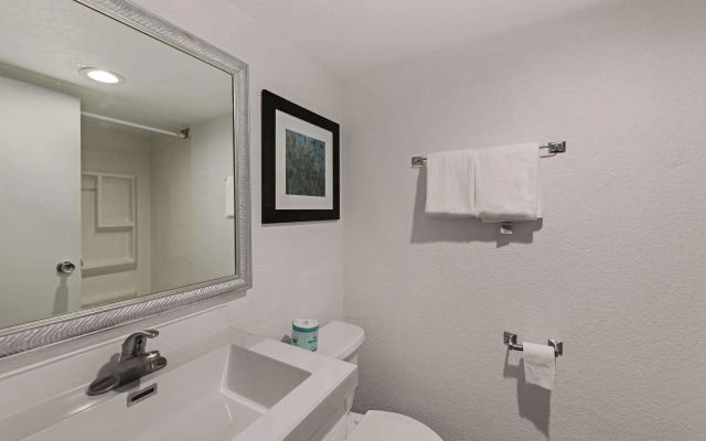 Quality Inn & Suites Council Bluffs - Omaha East