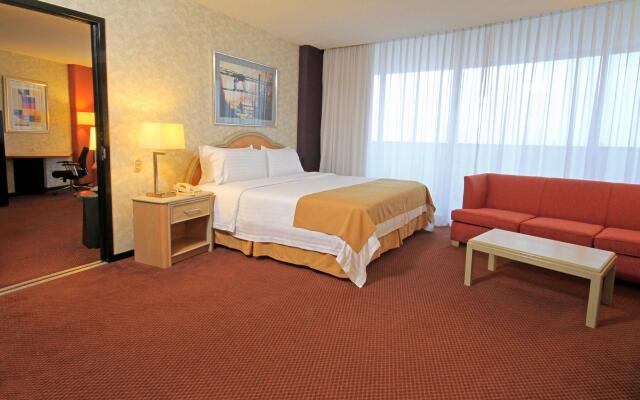 Holiday Inn Monterrey - Parque Fundidora by IHG