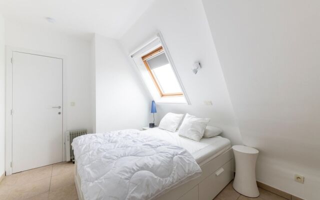 Duplex in Nieuwpoort With Pool Access