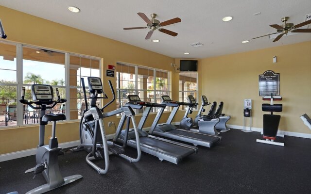New Vista Cay Lyrica Near Pool Minutes to All Parks and Convention Center