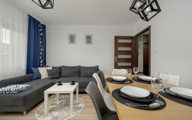 Klimasa White&blue Apartment by Renters
