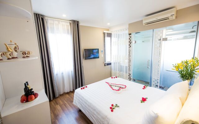 Little Hanoi Deluxe Hotel