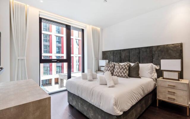 Luxury High Rise two Bedroom Flat Battersea