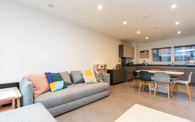 Modern Family Friendly 2 Bedroom Flat in Hackney Wick