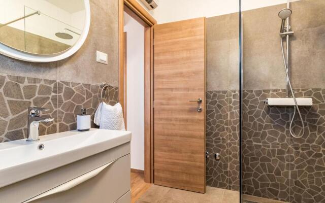 Charming villa Roma with private pool near Pula