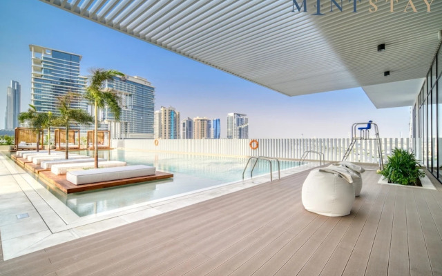 Modern 1BR w Balcony in Business Bay