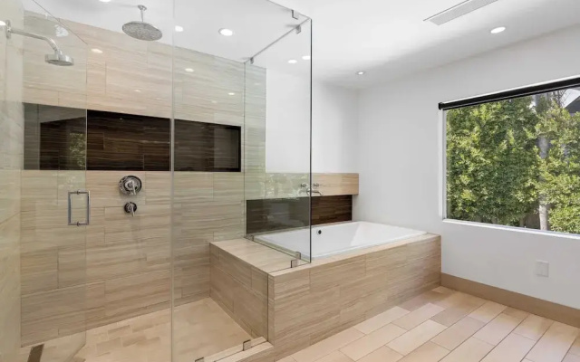 Luxury Hollywood Hills Home With Pool, Outdoor Dining & Iconic Views Skyline Chalet