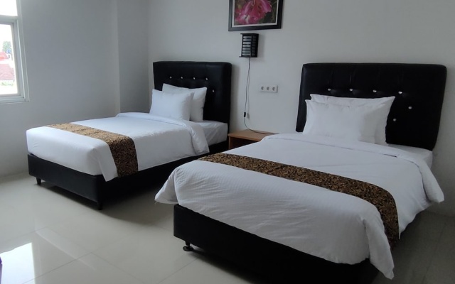 Golden Ganesha Hotel Yogyakarta by Ecommerceloka – Guest Rooms – Banguntapan