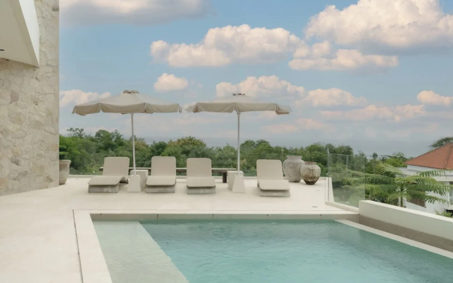 Lux Retreat 4BR Ocean Villa in Uluwatu